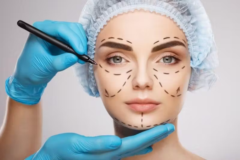 A plasztikai sebészet története és fejlődése – hogyan lett az orvosi beavatkozásból életmódtrend